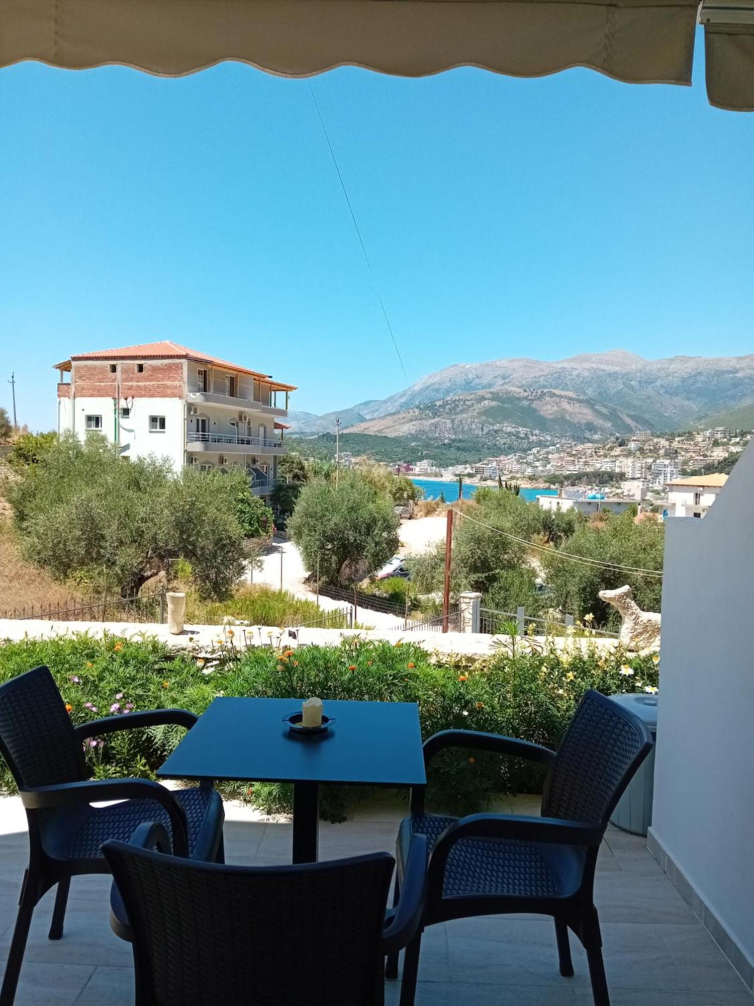 Artur Apartments Himare Buitenkant foto