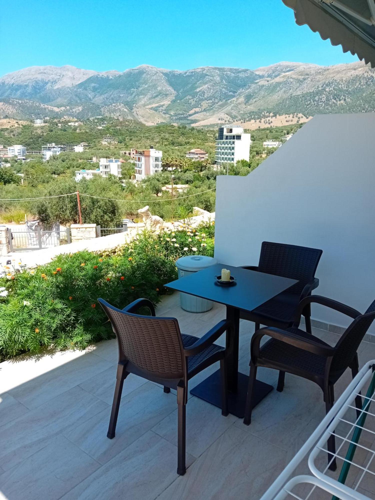 Artur Apartments Himare Buitenkant foto