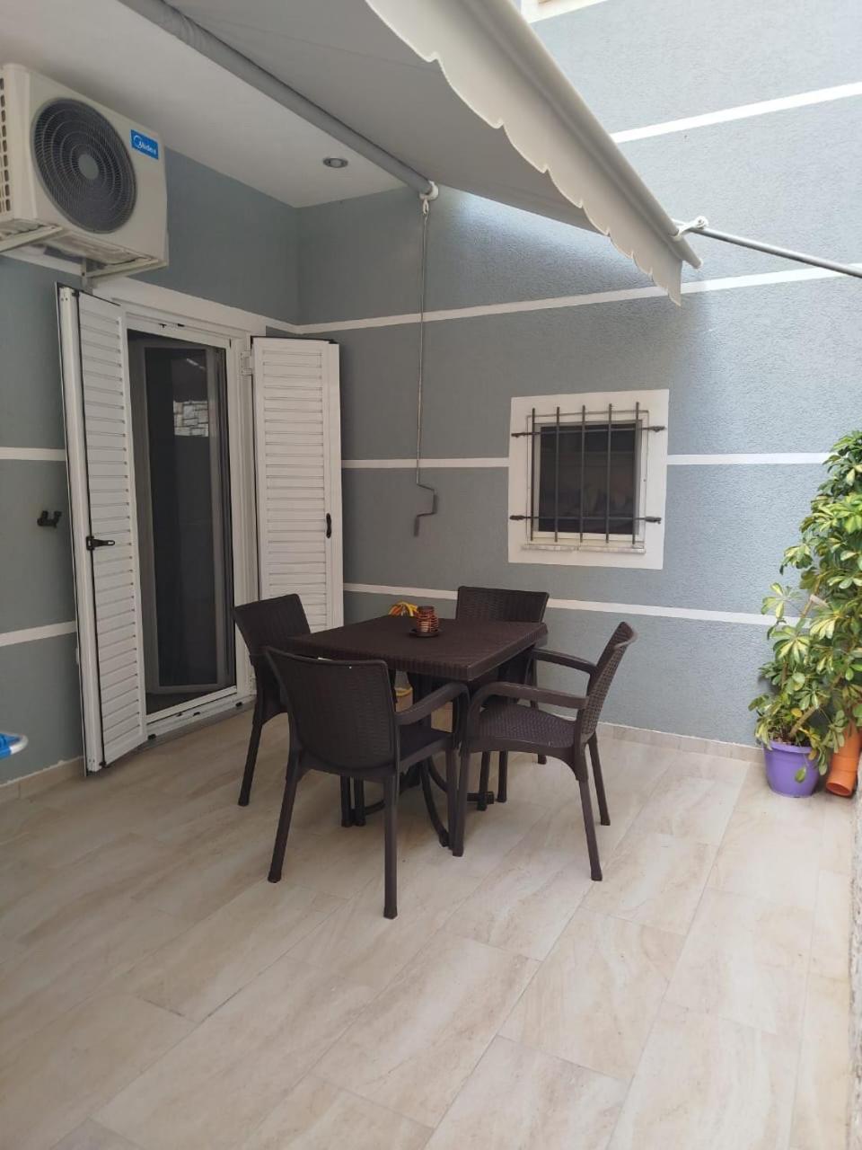 Artur Apartments Himare Buitenkant foto