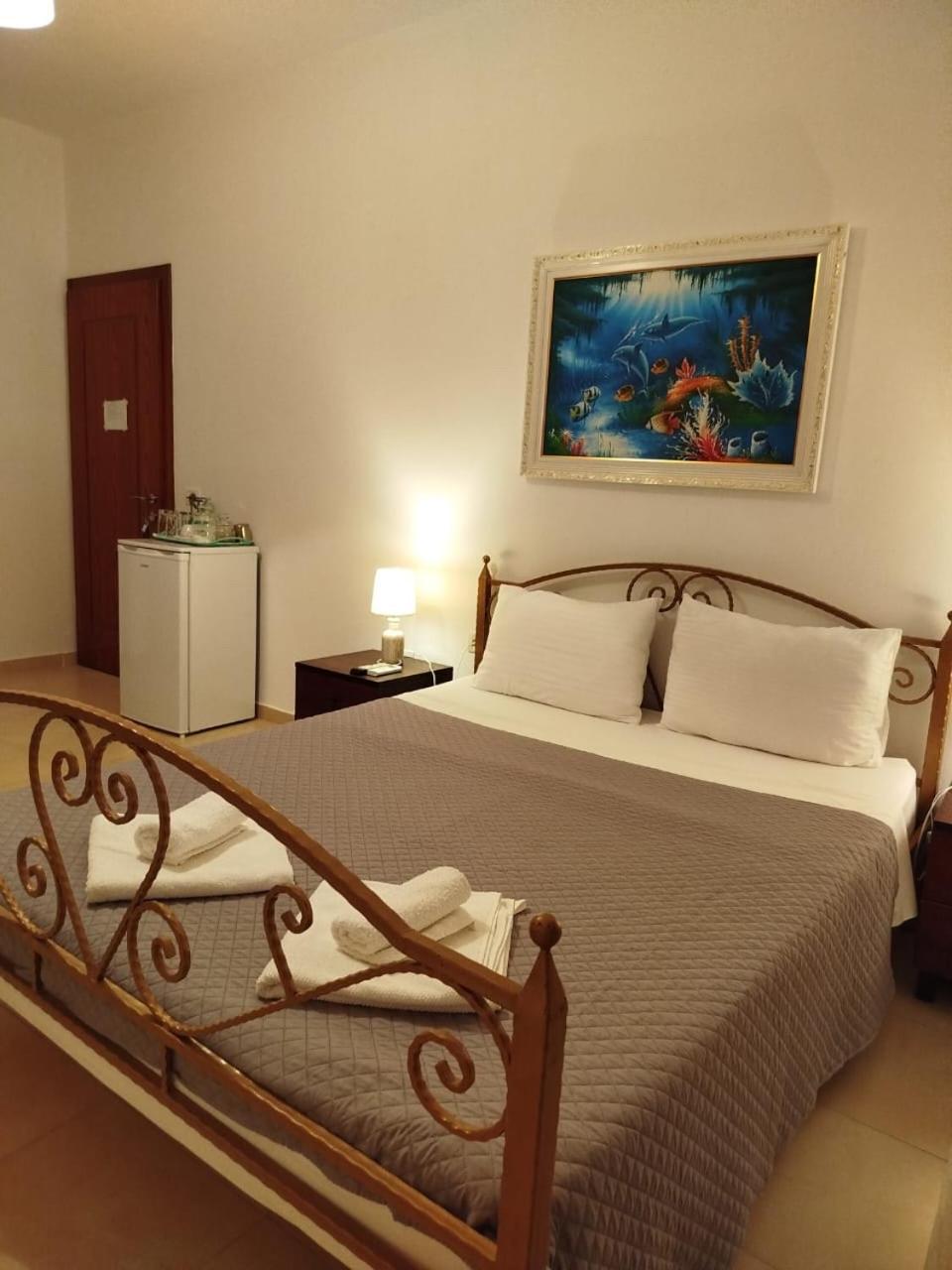 Artur Apartments Himare Buitenkant foto